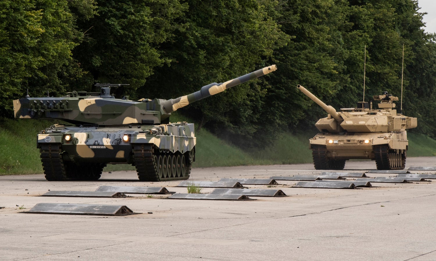 First Hungarian Leopard 2a4s Ready