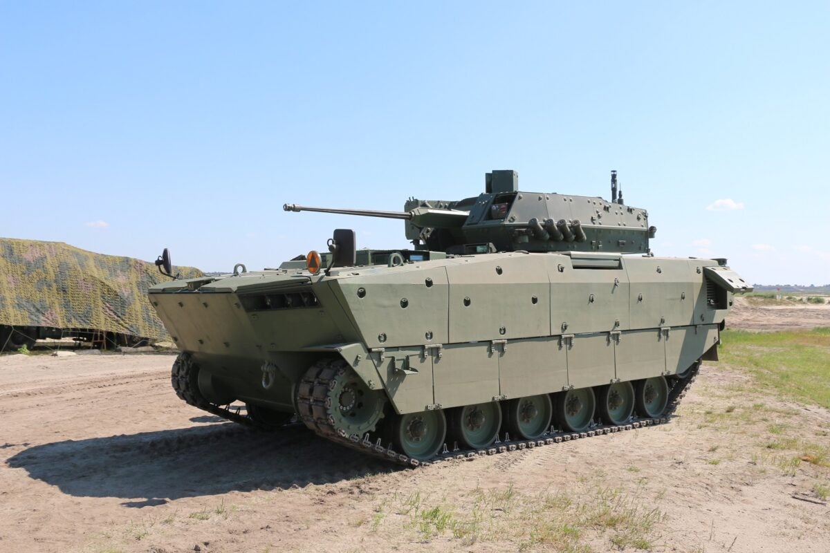 Polish Company HSW Unveils Poland's New Amphibious IFV Named Borsuk