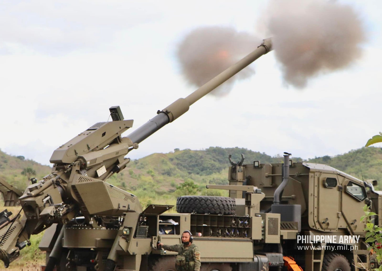 Philippine Army Deploys Brand New Self-Propelled Guns For The First ...