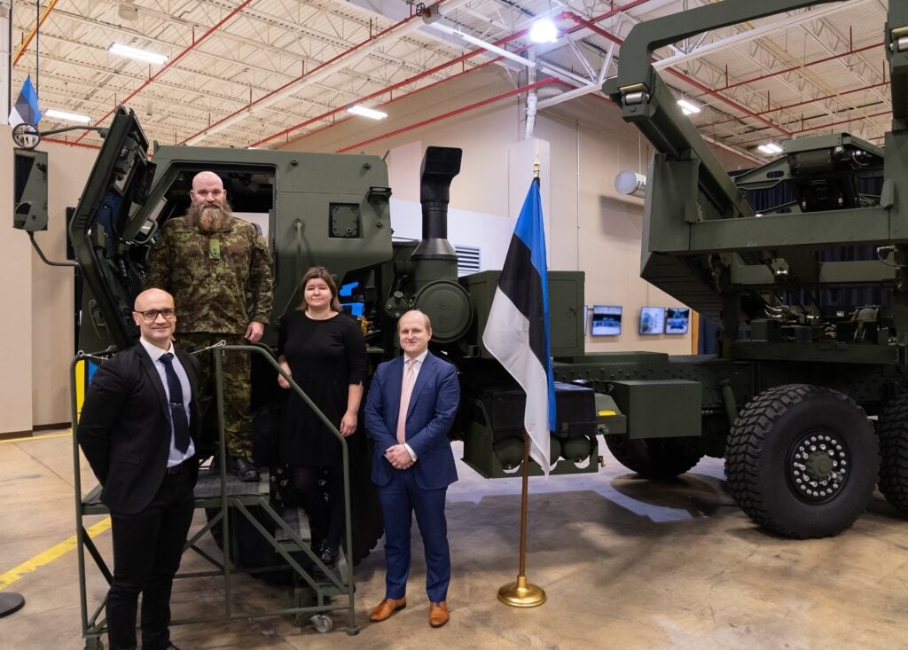 During a ceremonial event in Camden, Arkansas, Magnus-Valdemar Saar, Director General of the Estonian Centre for Defence Investments (ECDI) (right), Deputy Director General Katri Raudsepp, Defence Attaché Brig. Gen. Taivo Rõkk, and ECDI’s Strategic Category Manager (Armaments) Ramil Lipp signed one of the HIMARS base vehicles manufactured for Estonia, as is customary.