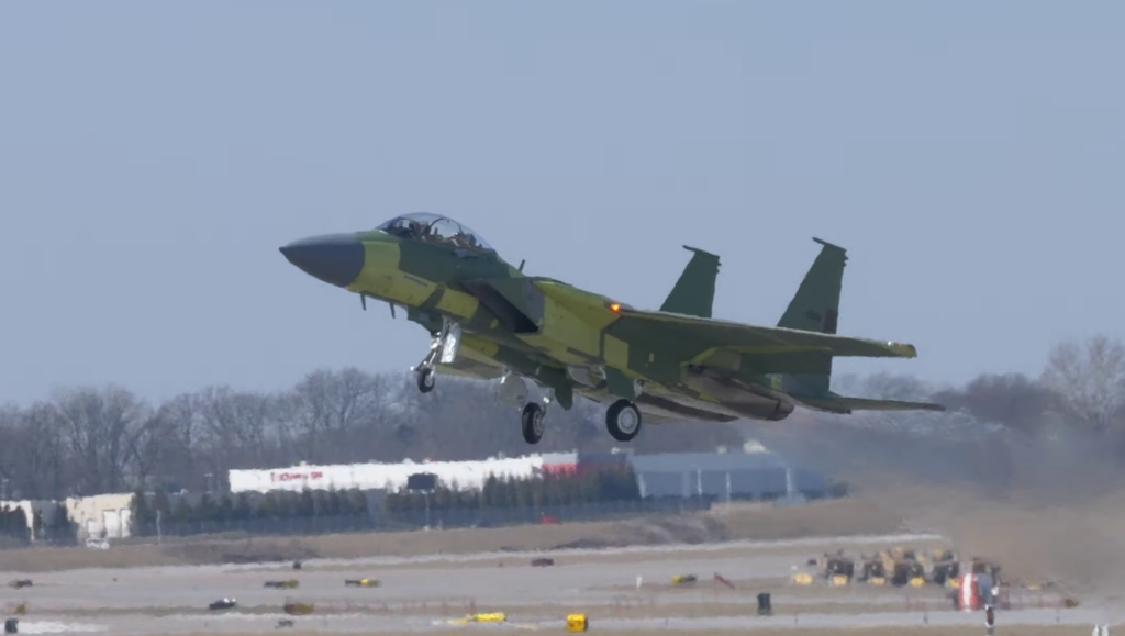 Video screenshot of the first flight test of F-15EX EX9 (Boeing)